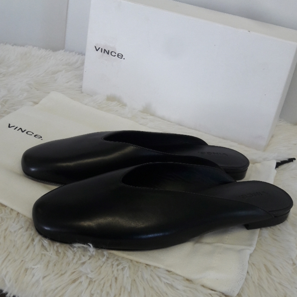 VInce Levins Black leather Mules 8.5 M